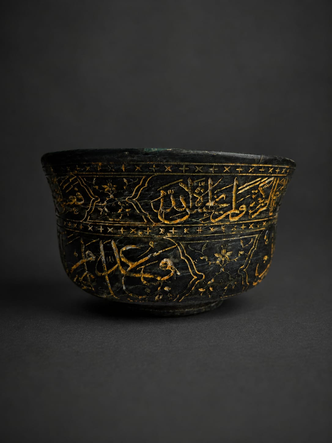 Rare Handengraved Mughal jade stone bowl 
